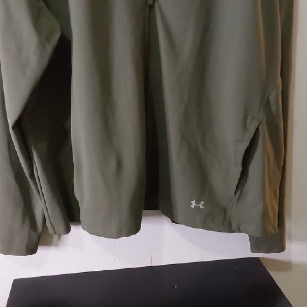 Under Armour Women's Green Windbreaker - Picture 5 of 6